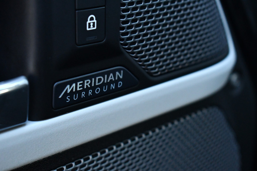 Land Rover Defender 110 3.0 P400 HSE 7-pers Pano Trekh ACC 22inch HUD Standkachel