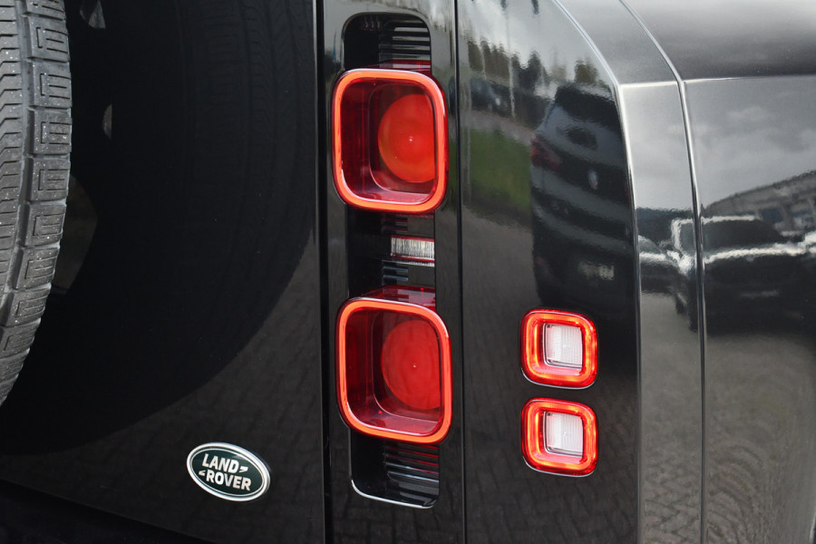Land Rover Defender 110 3.0 P400 HSE 7-pers Pano Trekh ACC 22inch HUD Standkachel