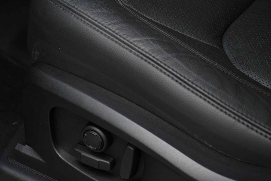 Land Rover Defender 110 3.0 P400 HSE 7-pers Pano Trekh ACC 22inch HUD Standkachel