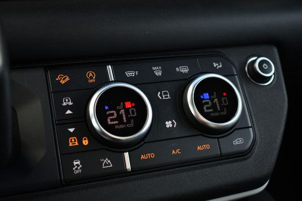 Land Rover Defender 110 3.0 P400 HSE 7-pers Pano Trekh ACC 22inch HUD Standkachel