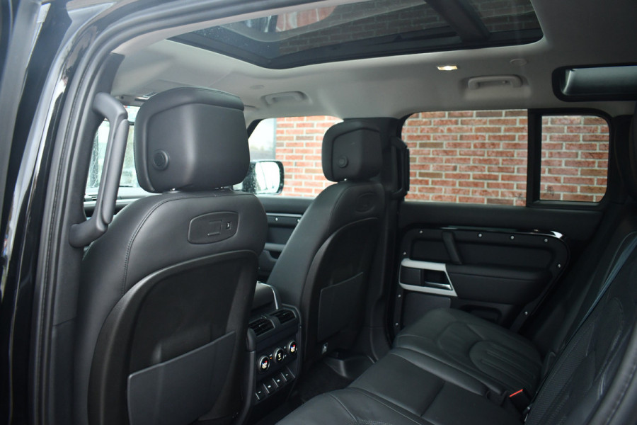 Land Rover Defender 110 3.0 P400 HSE 7-pers Pano Trekh ACC 22inch HUD Standkachel