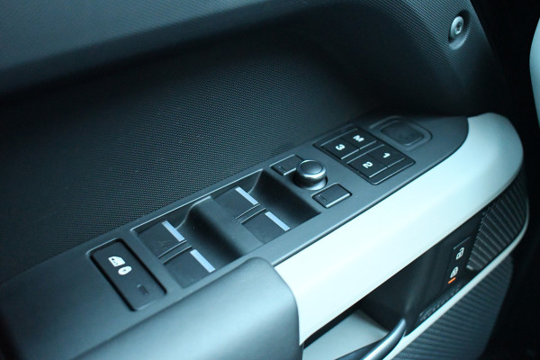 Land Rover Defender 110 3.0 P400 HSE 7-pers Pano Trekh ACC 22inch HUD Standkachel