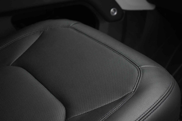 Land Rover Defender 110 3.0 P400 HSE 7-pers Pano Trekh ACC 22inch HUD Standkachel