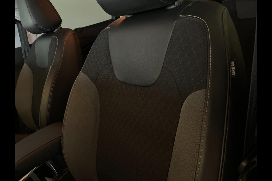 Opel Grandland X 1.2 Turbo Business Executive AIRCO CLIMA NAVI CRUISE BLUETOOTH APPLE CARPLAY CAMERA ELEK KLEP TREKHAAK NIEUWSTAAT Opel Grandland X 1.2 Turbo Business Executive AIRCO CLIMA NAVI CRUISE BLUETOOTH APPLE CARPLAY CAMERA ELEK KLEP TREKHAAK NIEUWSTAAT