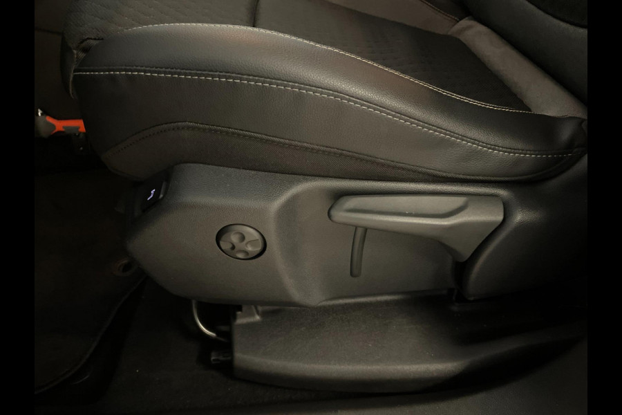 Opel Grandland X 1.2 Turbo Business Executive AIRCO CLIMA NAVI CRUISE BLUETOOTH APPLE CARPLAY CAMERA ELEK KLEP TREKHAAK NIEUWSTAAT Opel Grandland X 1.2 Turbo Business Executive AIRCO CLIMA NAVI CRUISE BLUETOOTH APPLE CARPLAY CAMERA ELEK KLEP TREKHAAK NIEUWSTAAT