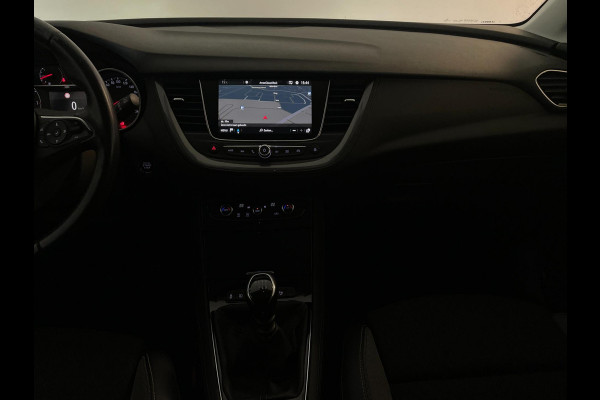 Opel Grandland X 1.2 Turbo Business Executive AIRCO CLIMA NAVI CRUISE BLUETOOTH APPLE CARPLAY CAMERA ELEK KLEP TREKHAAK NIEUWSTAAT Opel Grandland X 1.2 Turbo Business Executive AIRCO CLIMA NAVI CRUISE BLUETOOTH APPLE CARPLAY CAMERA ELEK KLEP TREKHAAK NIEUWSTAAT