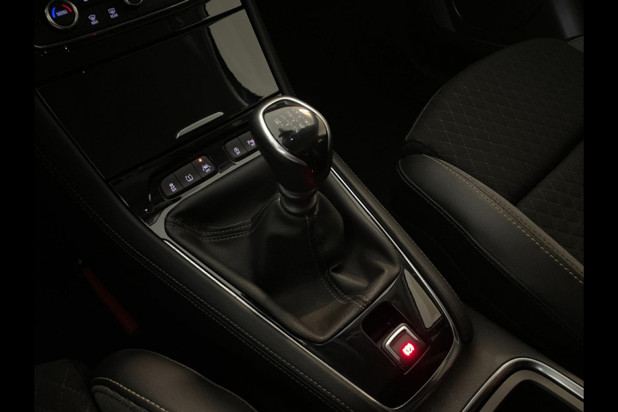 Opel Grandland X 1.2 Turbo Business Executive AIRCO CLIMA NAVI CRUISE BLUETOOTH APPLE CARPLAY CAMERA ELEK KLEP TREKHAAK NIEUWSTAAT Opel Grandland X 1.2 Turbo Business Executive AIRCO CLIMA NAVI CRUISE BLUETOOTH APPLE CARPLAY CAMERA ELEK KLEP TREKHAAK NIEUWSTAAT