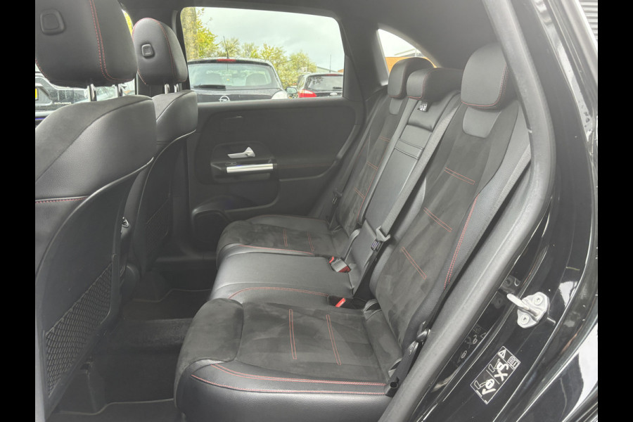 Mercedes-Benz B-Klasse 200 Business Solution AMG | Automaat | Pano | Sfeerverlichting | Elektrische Stoelen Mercedes-Benz B-Klasse 200 Business Solution AMG | Automaat | Pano | Sfeerverlichting | Elektrische Stoelen