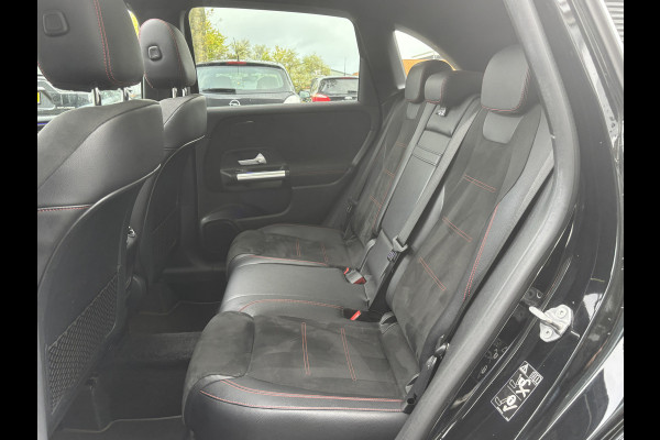 Mercedes-Benz B-Klasse 200 Business Solution AMG | Automaat | Pano | Sfeerverlichting | Elektrische Stoelen Mercedes-Benz B-Klasse 200 Business Solution AMG | Automaat | Pano | Sfeerverlichting | Elektrische Stoelen