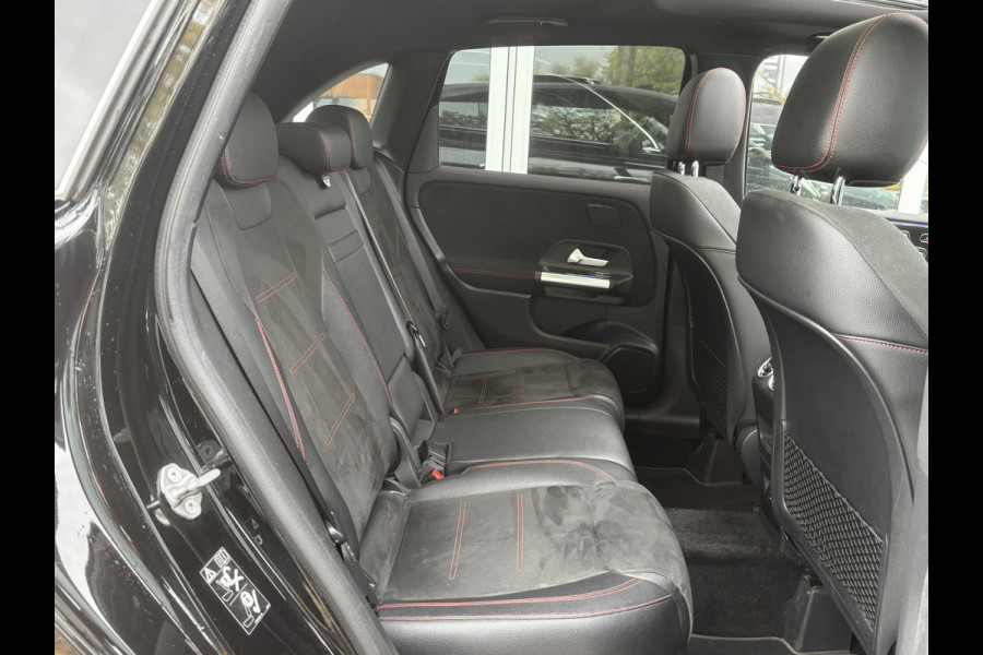 Mercedes-Benz B-Klasse 200 Business Solution AMG | Automaat | Pano | Sfeerverlichting | Elektrische Stoelen Mercedes-Benz B-Klasse 200 Business Solution AMG | Automaat | Pano | Sfeerverlichting | Elektrische Stoelen