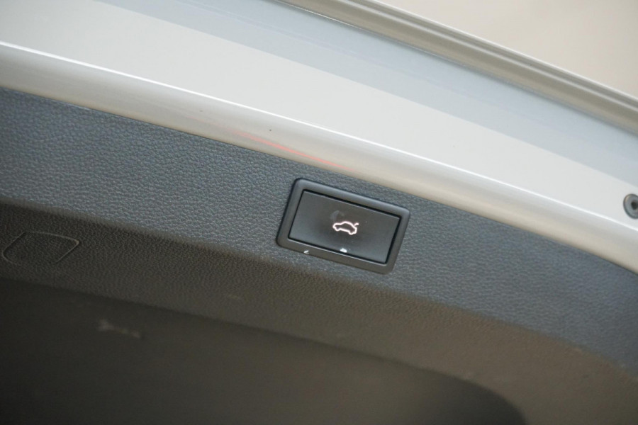 Škoda Karoq 1.5 TSI ACT Sportline Business *EERSTE EIGENAAR* + KEYLESS / CAMERA / CANTON AUDIO / TREKHAAK Škoda Karoq 1.5 TSI ACT Sportline Business *EERSTE EIGENAAR* + KEYLESS / CAMERA / CANTON AUDIO / TREKHAAK