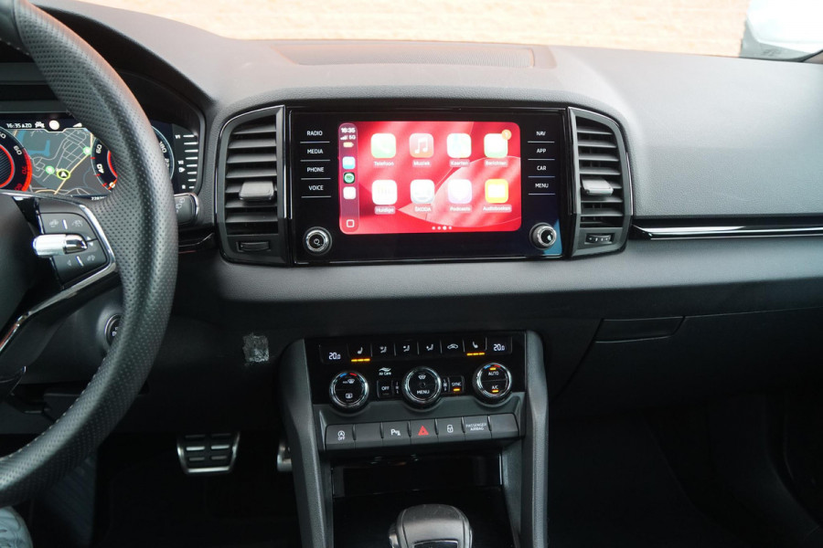 Škoda Karoq 1.5 TSI ACT Sportline Business *EERSTE EIGENAAR* + KEYLESS / CAMERA / CANTON AUDIO / TREKHAAK Škoda Karoq 1.5 TSI ACT Sportline Business *EERSTE EIGENAAR* + KEYLESS / CAMERA / CANTON AUDIO / TREKHAAK