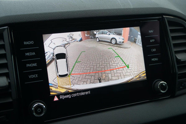 Škoda Karoq 1.5 TSI ACT Sportline Business *EERSTE EIGENAAR* + KEYLESS / CAMERA / CANTON AUDIO / TREKHAAK Škoda Karoq 1.5 TSI ACT Sportline Business *EERSTE EIGENAAR* + KEYLESS / CAMERA / CANTON AUDIO / TREKHAAK