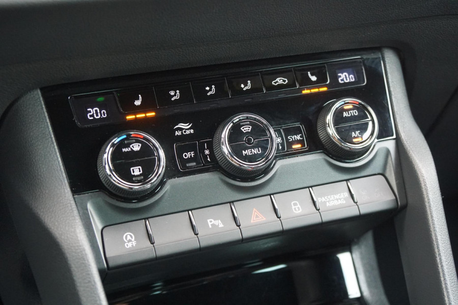 Škoda Karoq 1.5 TSI ACT Sportline Business *EERSTE EIGENAAR* + KEYLESS / CAMERA / CANTON AUDIO / TREKHAAK Škoda Karoq 1.5 TSI ACT Sportline Business *EERSTE EIGENAAR* + KEYLESS / CAMERA / CANTON AUDIO / TREKHAAK