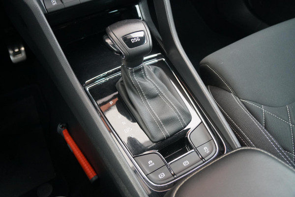 Škoda Karoq 1.5 TSI ACT Sportline Business *EERSTE EIGENAAR* + KEYLESS / CAMERA / CANTON AUDIO / TREKHAAK Škoda Karoq 1.5 TSI ACT Sportline Business *EERSTE EIGENAAR* + KEYLESS / CAMERA / CANTON AUDIO / TREKHAAK