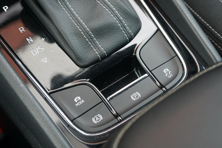 Škoda Karoq 1.5 TSI ACT Sportline Business *EERSTE EIGENAAR* + KEYLESS / CAMERA / CANTON AUDIO / TREKHAAK Škoda Karoq 1.5 TSI ACT Sportline Business *EERSTE EIGENAAR* + KEYLESS / CAMERA / CANTON AUDIO / TREKHAAK