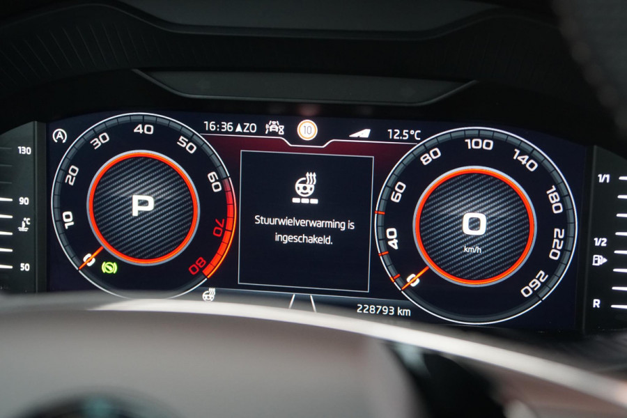 Škoda Karoq 1.5 TSI ACT Sportline Business *EERSTE EIGENAAR* + KEYLESS / CAMERA / CANTON AUDIO / TREKHAAK Škoda Karoq 1.5 TSI ACT Sportline Business *EERSTE EIGENAAR* + KEYLESS / CAMERA / CANTON AUDIO / TREKHAAK