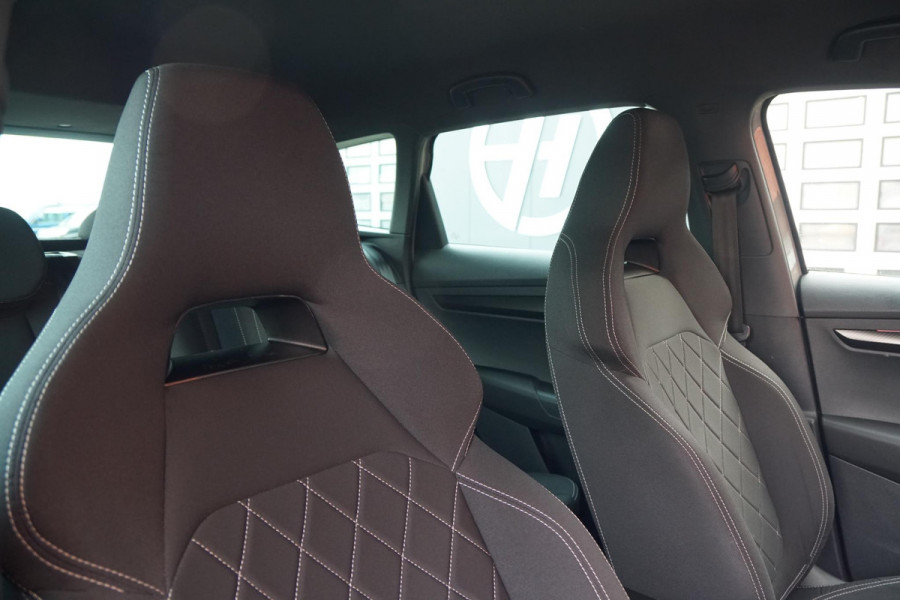 Škoda Karoq 1.5 TSI ACT Sportline Business *EERSTE EIGENAAR* + KEYLESS / CAMERA / CANTON AUDIO / TREKHAAK Škoda Karoq 1.5 TSI ACT Sportline Business *EERSTE EIGENAAR* + KEYLESS / CAMERA / CANTON AUDIO / TREKHAAK