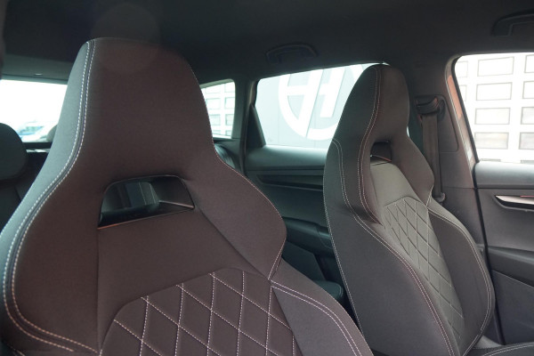 Škoda Karoq 1.5 TSI ACT Sportline Business *EERSTE EIGENAAR* + KEYLESS / CAMERA / CANTON AUDIO / TREKHAAK Škoda Karoq 1.5 TSI ACT Sportline Business *EERSTE EIGENAAR* + KEYLESS / CAMERA / CANTON AUDIO / TREKHAAK