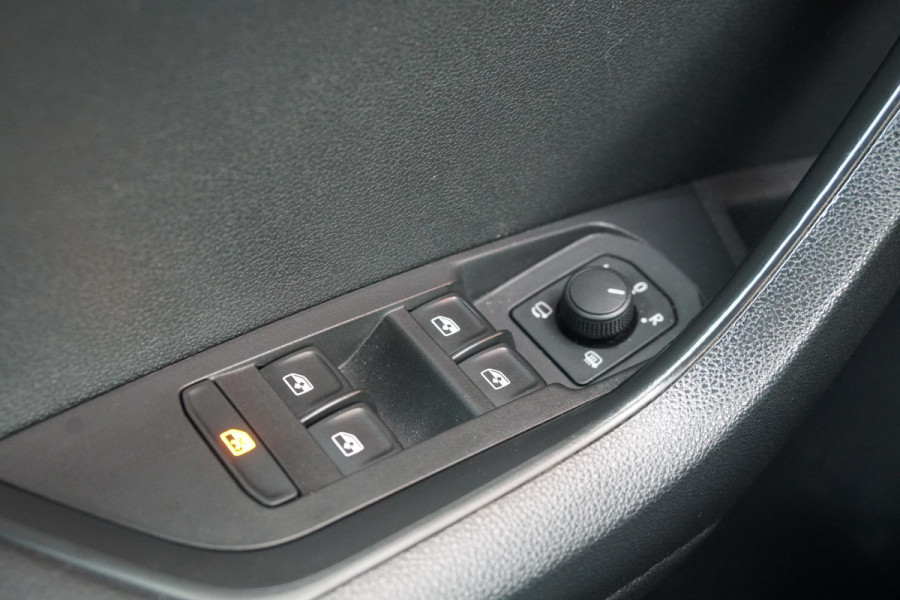 Škoda Karoq 1.5 TSI ACT Sportline Business *EERSTE EIGENAAR* + KEYLESS / CAMERA / CANTON AUDIO / TREKHAAK Škoda Karoq 1.5 TSI ACT Sportline Business *EERSTE EIGENAAR* + KEYLESS / CAMERA / CANTON AUDIO / TREKHAAK