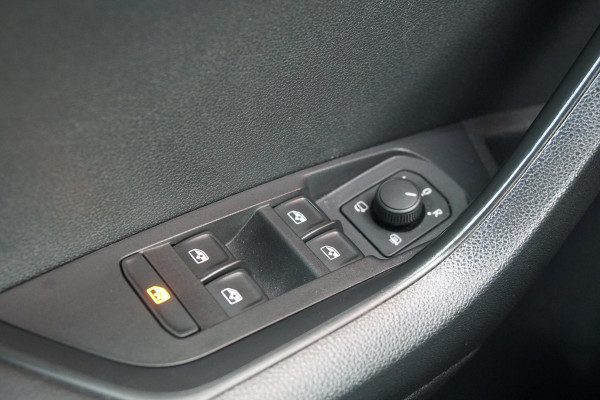 Škoda Karoq 1.5 TSI ACT Sportline Business *EERSTE EIGENAAR* + KEYLESS / CAMERA / CANTON AUDIO / TREKHAAK Škoda Karoq 1.5 TSI ACT Sportline Business *EERSTE EIGENAAR* + KEYLESS / CAMERA / CANTON AUDIO / TREKHAAK