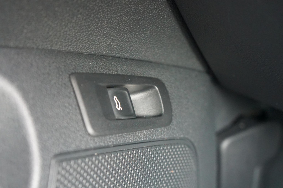 Škoda Karoq 1.5 TSI ACT Sportline Business *EERSTE EIGENAAR* + KEYLESS / CAMERA / CANTON AUDIO / TREKHAAK Škoda Karoq 1.5 TSI ACT Sportline Business *EERSTE EIGENAAR* + KEYLESS / CAMERA / CANTON AUDIO / TREKHAAK