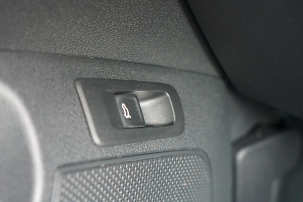 Škoda Karoq 1.5 TSI ACT Sportline Business *EERSTE EIGENAAR* + KEYLESS / CAMERA / CANTON AUDIO / TREKHAAK Škoda Karoq 1.5 TSI ACT Sportline Business *EERSTE EIGENAAR* + KEYLESS / CAMERA / CANTON AUDIO / TREKHAAK