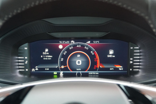 Škoda Karoq 1.5 TSI ACT Sportline Business *EERSTE EIGENAAR* + KEYLESS / CAMERA / CANTON AUDIO / TREKHAAK Škoda Karoq 1.5 TSI ACT Sportline Business *EERSTE EIGENAAR* + KEYLESS / CAMERA / CANTON AUDIO / TREKHAAK