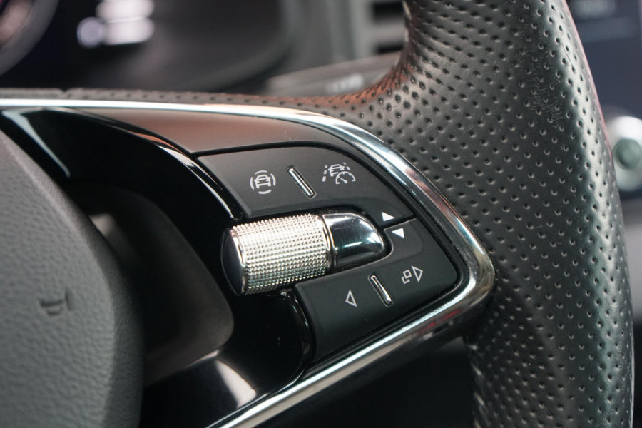 Škoda Karoq 1.5 TSI ACT Sportline Business *EERSTE EIGENAAR* + KEYLESS / CAMERA / CANTON AUDIO / TREKHAAK Škoda Karoq 1.5 TSI ACT Sportline Business *EERSTE EIGENAAR* + KEYLESS / CAMERA / CANTON AUDIO / TREKHAAK