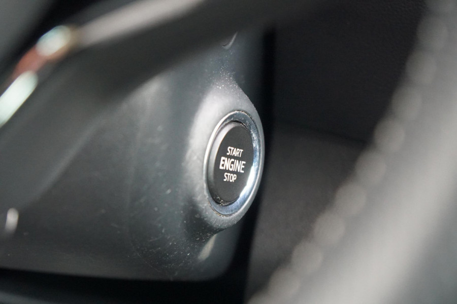 Škoda Karoq 1.5 TSI ACT Sportline Business *EERSTE EIGENAAR* + KEYLESS / CAMERA / CANTON AUDIO / TREKHAAK Škoda Karoq 1.5 TSI ACT Sportline Business *EERSTE EIGENAAR* + KEYLESS / CAMERA / CANTON AUDIO / TREKHAAK