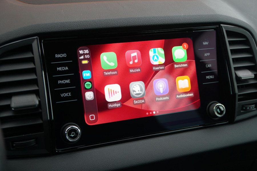 Škoda Karoq 1.5 TSI ACT Sportline Business *EERSTE EIGENAAR* + KEYLESS / CAMERA / CANTON AUDIO / TREKHAAK Škoda Karoq 1.5 TSI ACT Sportline Business *EERSTE EIGENAAR* + KEYLESS / CAMERA / CANTON AUDIO / TREKHAAK