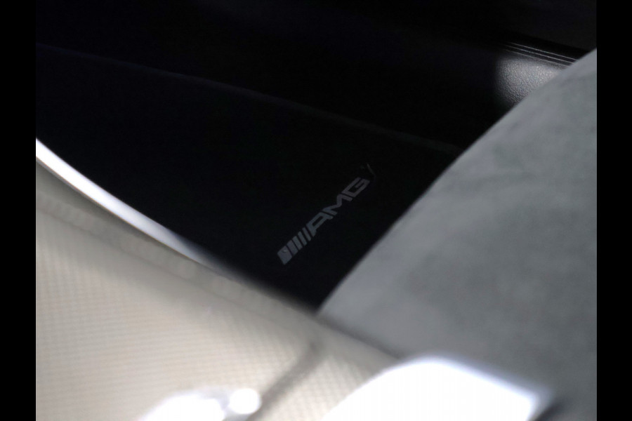 Mercedes-Benz C-Klasse 200 4MATIC AMG Line [SCHUIFKANTELDAK, ADAPTIVE CRUISE CONTROL, BURMESTER, ELEKTRISCHE STOELEN, 360 CAMERA, SFEERLICHT, CARBON, URBAN GUARD+,  NIEUWSTAAT]