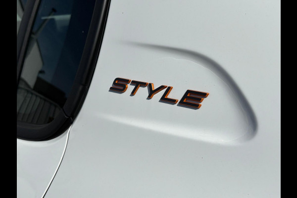 Peugeot 208 1.2 PureTech 75 Style | Navi | Apple Carplay | Parkeerhulp | A/C | Direct leverbaar