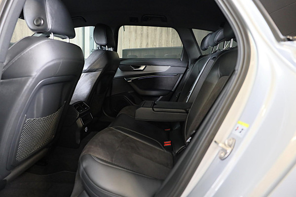 Audi A6 Avant 45 TFSI Quattro S6 Look / NAP / Navi / Cruise Control / Lane Assist / Camera / Memory / Elek Stoelen / Led / 20 Inc