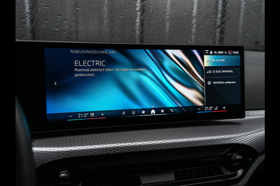 BMW 3 Serie Touring 330e | M-SPORT | GROTE ACCU | 19,5 kWh | CAMERA | SHADOW-LINE | FACELIFT | FULL-LED | STUUR- EN STOELVERWARMING | LED | BMW 3 Serie Touring 330e | M-SPORT | GROTE ACCU | 19,5 kWh | CAMERA | SHADOW-LINE | FACELIFT | FULL-LED | STUUR- EN STOELVERWARMING | LED |