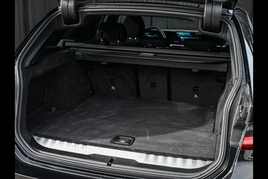 BMW 3 Serie Touring 330e | M-SPORT | GROTE ACCU | 19,5 kWh | CAMERA | SHADOW-LINE | FACELIFT | FULL-LED | STUUR- EN STOELVERWARMING | LED | BMW 3 Serie Touring 330e | M-SPORT | GROTE ACCU | 19,5 kWh | CAMERA | SHADOW-LINE | FACELIFT | FULL-LED | STUUR- EN STOELVERWARMING | LED |