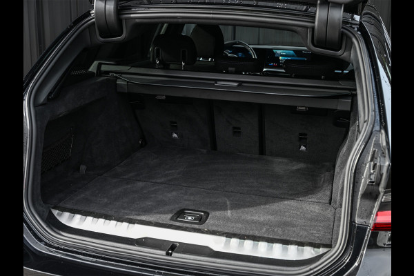 BMW 3 Serie Touring 330e | M-SPORT | GROTE ACCU | 19,5 kWh | CAMERA | SHADOW-LINE | FACELIFT | FULL-LED | STUUR- EN STOELVERWARMING | LED | BMW 3 Serie Touring 330e | M-SPORT | GROTE ACCU | 19,5 kWh | CAMERA | SHADOW-LINE | FACELIFT | FULL-LED | STUUR- EN STOELVERWARMING | LED |