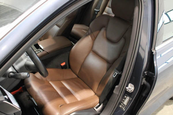 Volvo V60 2.0 T6 Recharge AWD Leer|Camera|Harman Kardon|Mooie Samenstelling Prijs is rijklaar Volvo V60 2.0 T6 Recharge AWD Leer|Camera|Harman Kardon|Mooie Samenstelling Prijs is rijklaar