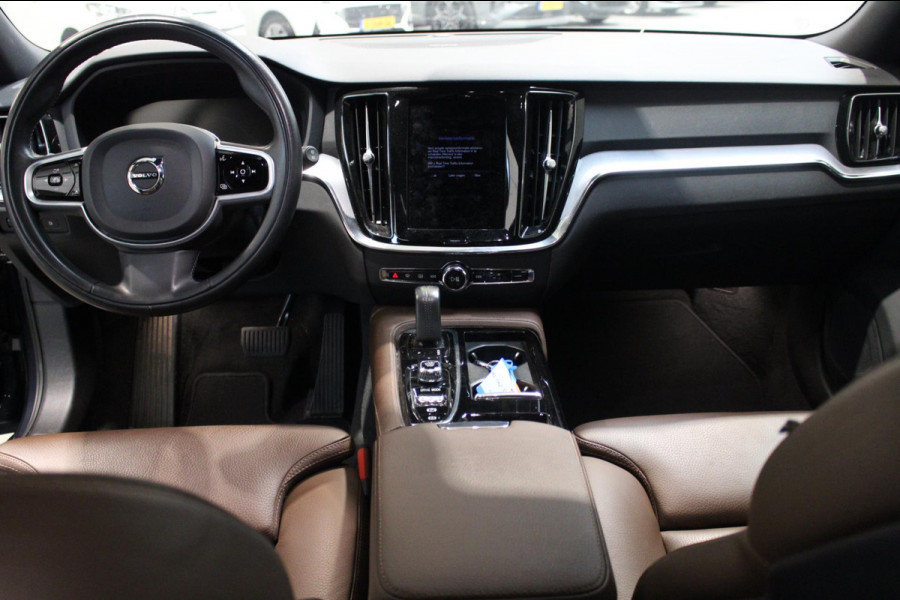 Volvo V60 2.0 T6 Recharge AWD Leer|Camera|Harman Kardon|Mooie Samenstelling Prijs is rijklaar Volvo V60 2.0 T6 Recharge AWD Leer|Camera|Harman Kardon|Mooie Samenstelling Prijs is rijklaar