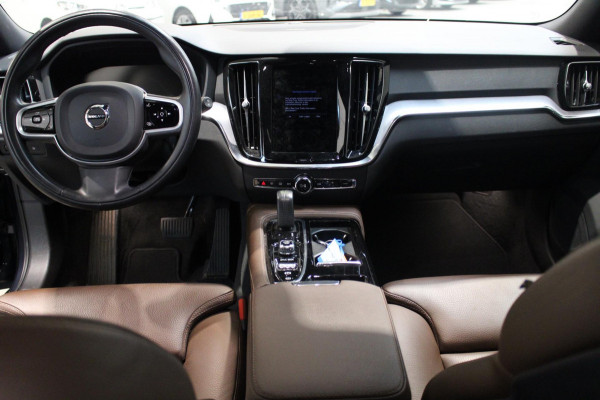 Volvo V60 2.0 T6 Recharge AWD Leer|Camera|Harman Kardon|Mooie Samenstelling Prijs is rijklaar Volvo V60 2.0 T6 Recharge AWD Leer|Camera|Harman Kardon|Mooie Samenstelling Prijs is rijklaar
