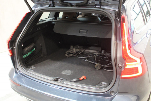 Volvo V60 2.0 T6 Recharge AWD Leer|Camera|Harman Kardon|Mooie Samenstelling Prijs is rijklaar Volvo V60 2.0 T6 Recharge AWD Leer|Camera|Harman Kardon|Mooie Samenstelling Prijs is rijklaar