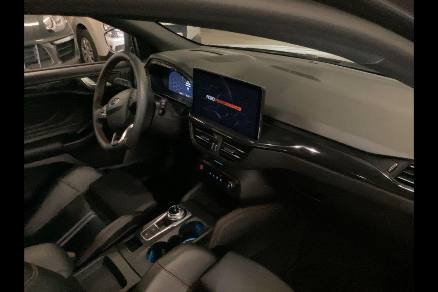 Ford Focus 2.3 EcoBoost ST-X | 280pk Automaat! | Winter Pack | AGR-stoelen | Camera | Bang&Olufsen | Head up Display Ford Focus 2.3 EcoBoost ST-X | 280pk Automaat! | Winter Pack | AGR-stoelen | Camera | Bang&Olufsen | Head up Display