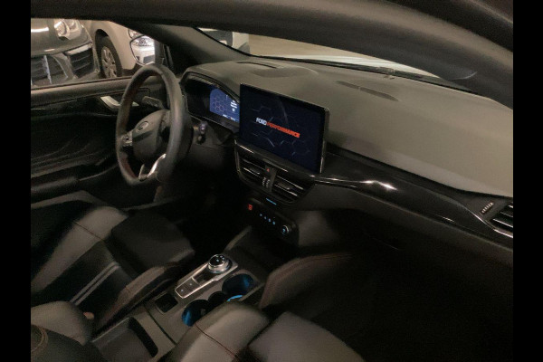 Ford Focus 2.3 EcoBoost ST-X | 280pk Automaat! | Winter Pack | AGR-stoelen | Camera | Bang&Olufsen | Head up Display Ford Focus 2.3 EcoBoost ST-X | 280pk Automaat! | Winter Pack | AGR-stoelen | Camera | Bang&Olufsen | Head up Display