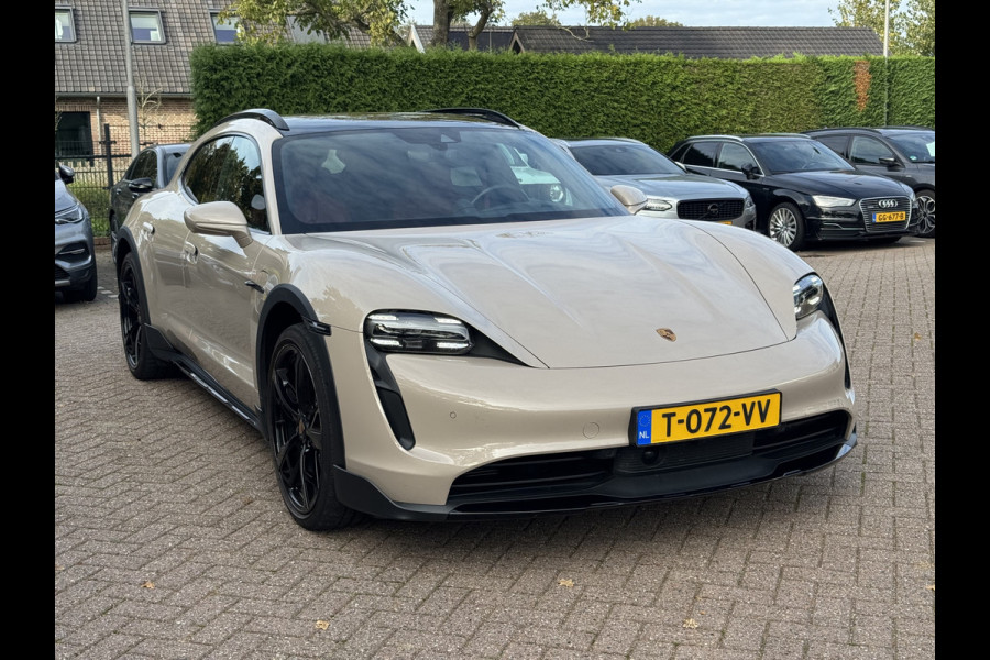 Porsche Taycan Cross Turismo 4 93 kWh / SoH 94.7% / Panoramadak / 360Camera / Passenger Display / Sportdesign + Chrono / 21'' / Bose / Luchtvering / Keyless / Stuur+Stoelverwarming / Dodehoek / DAB / ACC Porsche Taycan Cross Turismo 4 93 kWh / SoH 94.7% / Panoramadak / 360Camera / Passenger Display / Sportdesign + Chrono / 21'' / Bose / Luchtvering / Keyless / Stuur+Stoelverwarming / Dodehoek / DAB / ACC