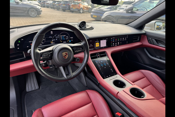 Porsche Taycan Cross Turismo 4 93 kWh / SoH 94.7% / Panoramadak / 360Camera / Passenger Display / Sportdesign + Chrono / 21'' / Bose / Luchtvering / Keyless / Stuur+Stoelverwarming / Dodehoek / DAB / ACC Porsche Taycan Cross Turismo 4 93 kWh / SoH 94.7% / Panoramadak / 360Camera / Passenger Display / Sportdesign + Chrono / 21'' / Bose / Luchtvering / Keyless / Stuur+Stoelverwarming / Dodehoek / DAB / ACC