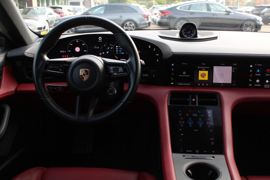 Porsche Taycan Cross Turismo 4 93 kWh / SoH 94.7% / Panoramadak / 360Camera / Passenger Display / Sportdesign + Chrono / 21'' / Bose / Luchtvering / Keyless / Stuur+Stoelverwarming / Dodehoek / DAB / ACC Porsche Taycan Cross Turismo 4 93 kWh / SoH 94.7% / Panoramadak / 360Camera / Passenger Display / Sportdesign + Chrono / 21'' / Bose / Luchtvering / Keyless / Stuur+Stoelverwarming / Dodehoek / DAB / ACC