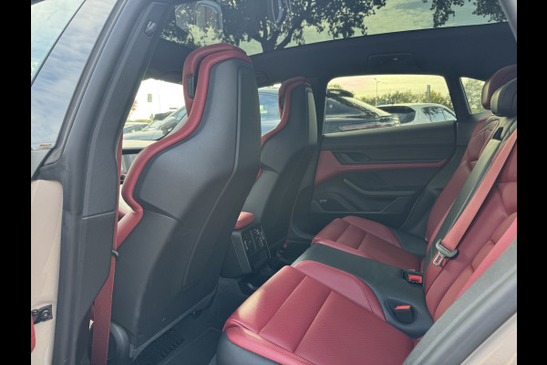 Porsche Taycan Cross Turismo 4 93 kWh / SoH 94.7% / Panoramadak / 360Camera / Passenger Display / Sportdesign + Chrono / 21'' / Bose / Luchtvering / Keyless / Stuur+Stoelverwarming / Dodehoek / DAB / ACC Porsche Taycan Cross Turismo 4 93 kWh / SoH 94.7% / Panoramadak / 360Camera / Passenger Display / Sportdesign + Chrono / 21'' / Bose / Luchtvering / Keyless / Stuur+Stoelverwarming / Dodehoek / DAB / ACC