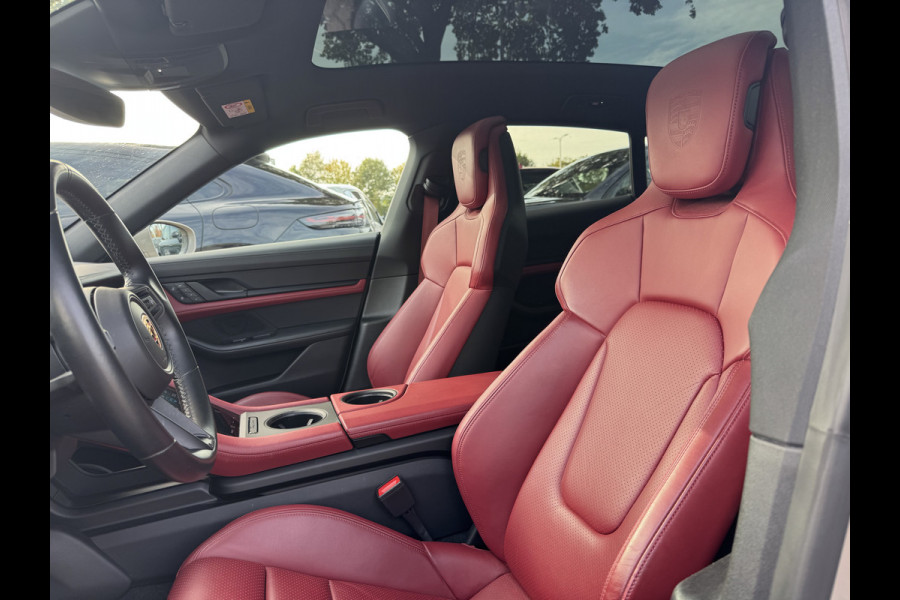 Porsche Taycan Cross Turismo 4 93 kWh / SoH 94.7% / Panoramadak / 360Camera / Passenger Display / Sportdesign + Chrono / 21'' / Bose / Luchtvering / Keyless / Stuur+Stoelverwarming / Dodehoek / DAB / ACC Porsche Taycan Cross Turismo 4 93 kWh / SoH 94.7% / Panoramadak / 360Camera / Passenger Display / Sportdesign + Chrono / 21'' / Bose / Luchtvering / Keyless / Stuur+Stoelverwarming / Dodehoek / DAB / ACC