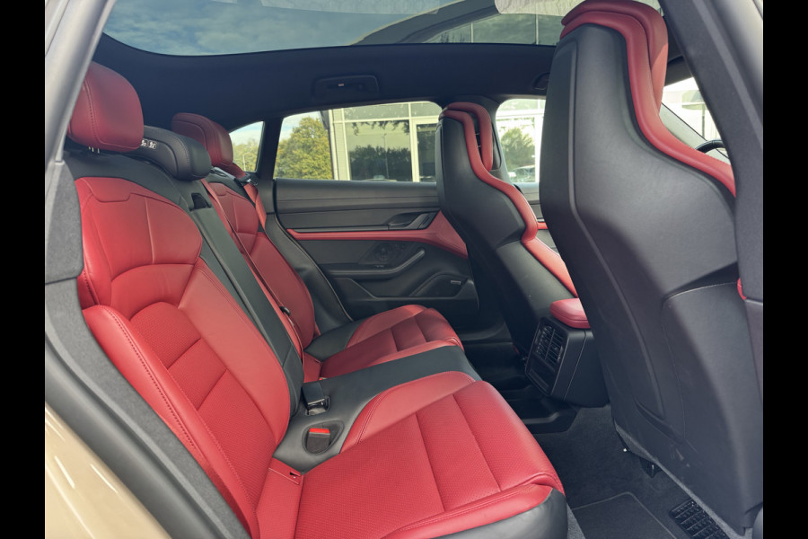 Porsche Taycan Cross Turismo 4 93 kWh / SoH 94.7% / Panoramadak / 360Camera / Passenger Display / Sportdesign + Chrono / 21'' / Bose / Luchtvering / Keyless / Stuur+Stoelverwarming / Dodehoek / DAB / ACC Porsche Taycan Cross Turismo 4 93 kWh / SoH 94.7% / Panoramadak / 360Camera / Passenger Display / Sportdesign + Chrono / 21'' / Bose / Luchtvering / Keyless / Stuur+Stoelverwarming / Dodehoek / DAB / ACC