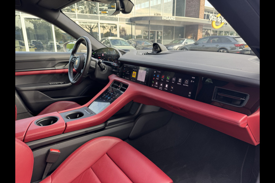 Porsche Taycan Cross Turismo 4 93 kWh / SoH 94.7% / Panoramadak / 360Camera / Passenger Display / Sportdesign + Chrono / 21'' / Bose / Luchtvering / Keyless / Stuur+Stoelverwarming / Dodehoek / DAB / ACC Porsche Taycan Cross Turismo 4 93 kWh / SoH 94.7% / Panoramadak / 360Camera / Passenger Display / Sportdesign + Chrono / 21'' / Bose / Luchtvering / Keyless / Stuur+Stoelverwarming / Dodehoek / DAB / ACC
